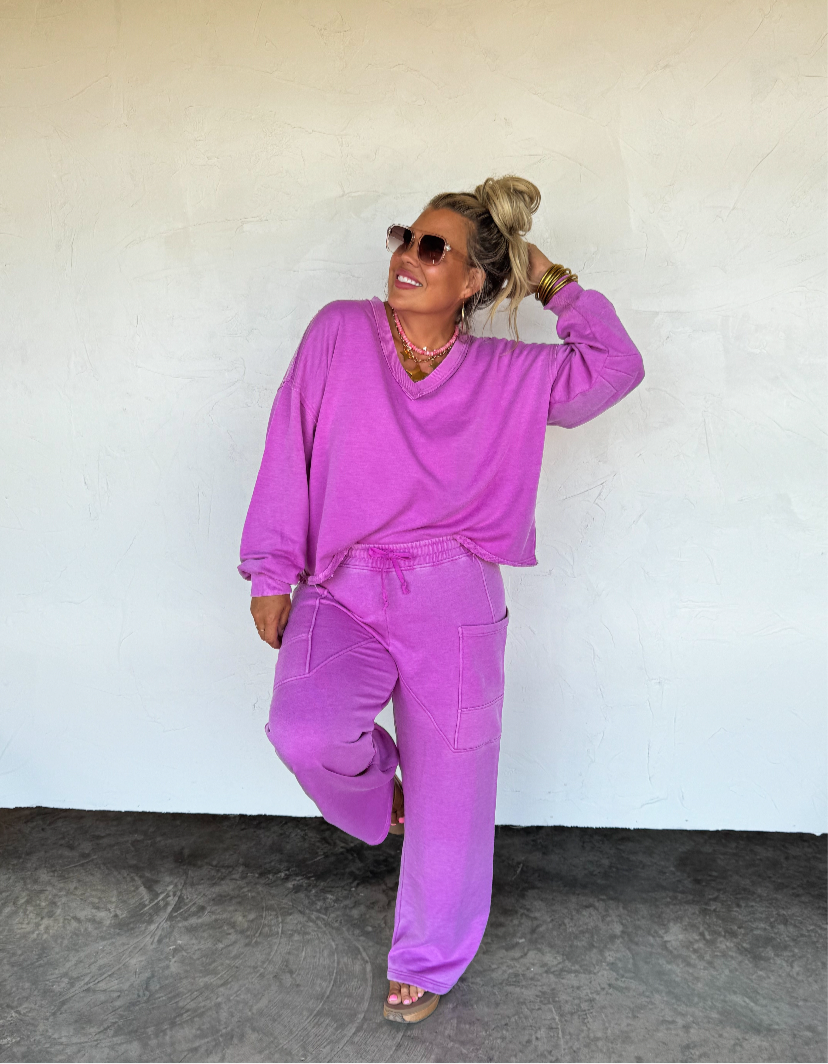Faded Feels V Neck sweatshirt